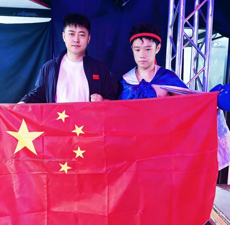 王丁杰和教练李祥.jpg