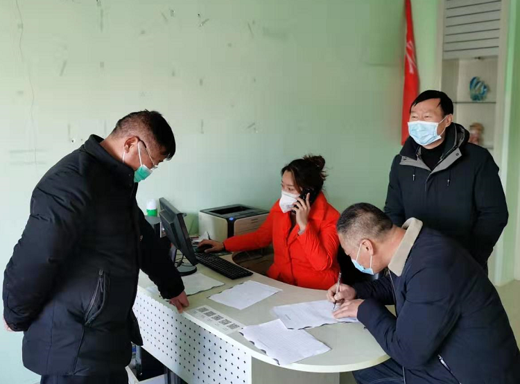 商场,超市,药店等经营业户严格落实每日量体温,戴口罩,勤洗手,常